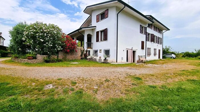 Casa con 10 locali in vendita in Via Quarantore, Bagnolo San Vito