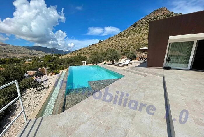 Casa con 5 locali in vendita in Strada Provinciale Fraginesi Costamante Castellammare del Golfo, Castellammare Del Golfo