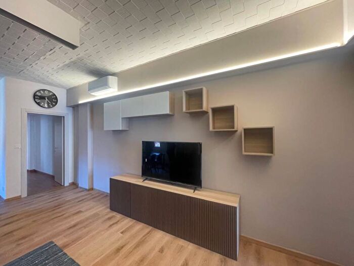 Appartamento trilocale in affitto in Via Arcivescovo Romilli, Corvetto, Milano