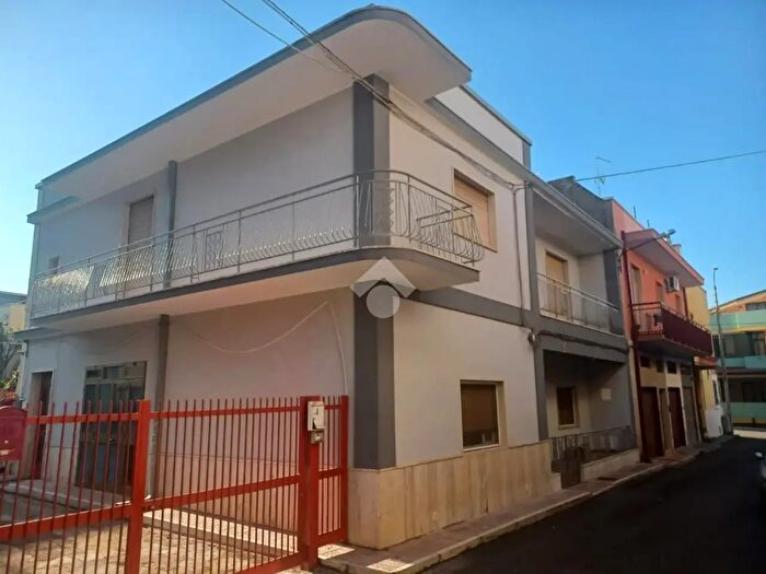 Casa con 8 locali in vendita in Via Giuseppe Massari, Cassano Delle Murge