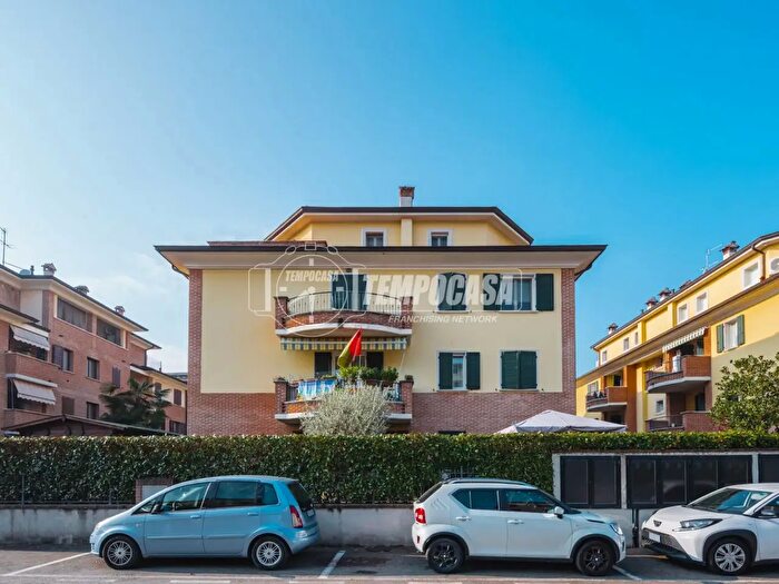 Appartamento con 5 locali in vendita in Via Ghiaurov, Vignola