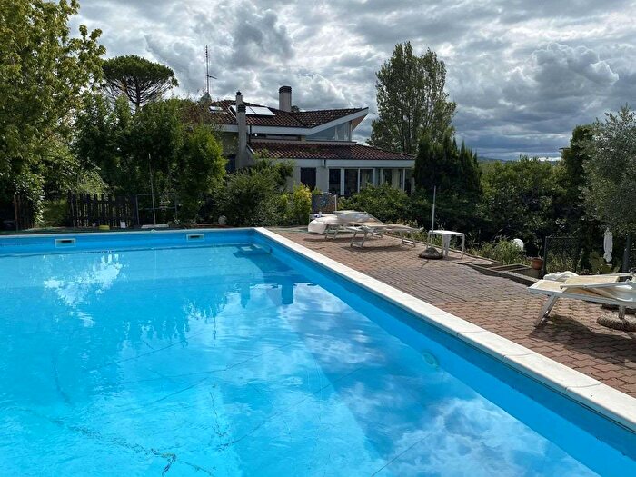 Casa con 12 locali in vendita in Via Rigardara, Coriano