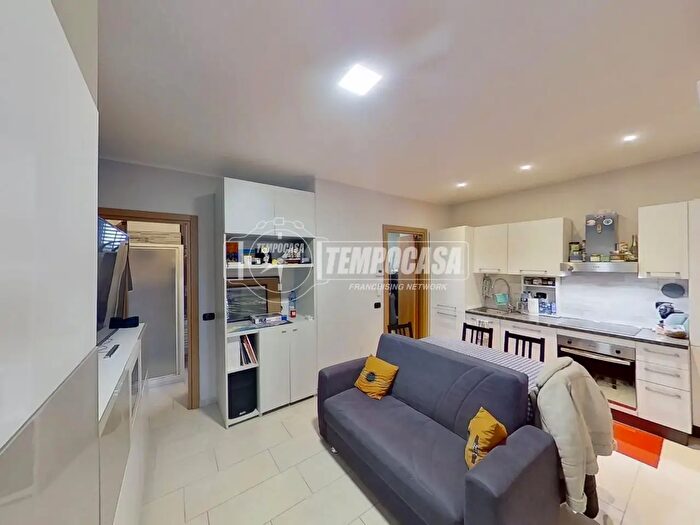 Appartamento bilocale in vendita in Via Pola, Cabiate