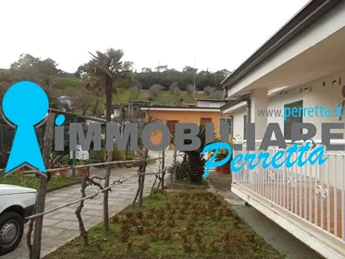 Casa con 15 locali in vendita in Vibonati