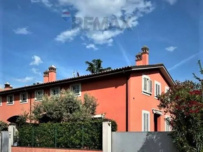 Casa con 11 locali in vendita in Foligno
