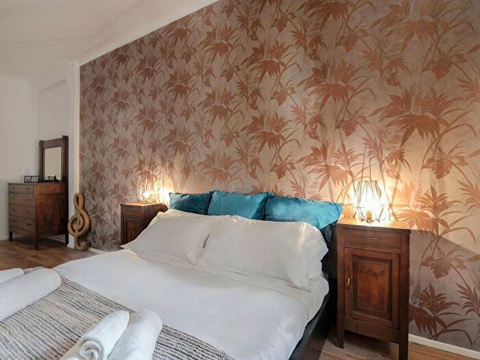 Appartamento trilocale in affitto in Via Alfredo Testoni, Centro Storico, Bologna