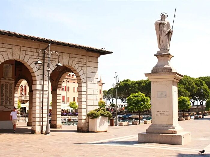 Appartamento con 5 locali in vendita in Via Castello, Desenzano Del Garda