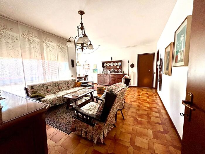 Appartamento quadrilocale in vendita in Via Grazia Deledda, Peschiera Borromeo