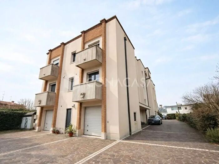 Appartamento con 5 locali in vendita in Viale Sant Agostino, Vicenza