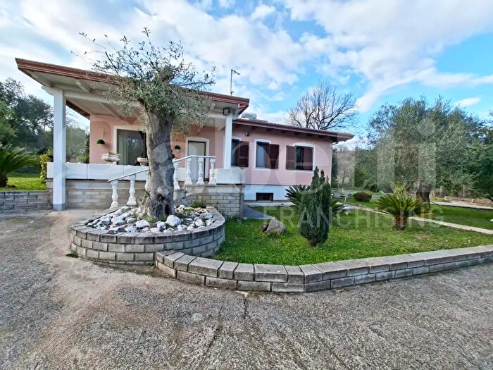 Casa quadrilocale in vendita in Viale Santa Reparata Snc, Teano