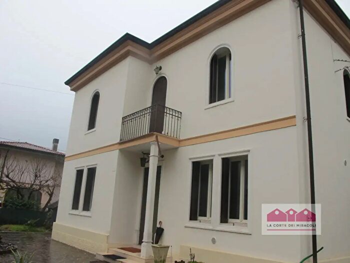 Casa con 5 locali in affitto in Via Cadorna, Vicenza