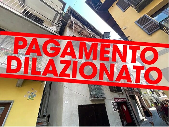 Appartamento con 5 locali in vendita in Via Roma, Locana