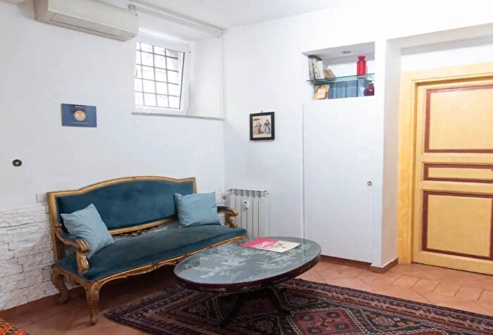 Appartamento bilocale in affitto in Via Giulia, Roma