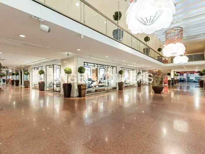 Appartamento bilocale in vendita in Galleria Camillo Benso di Cavour, Bologna