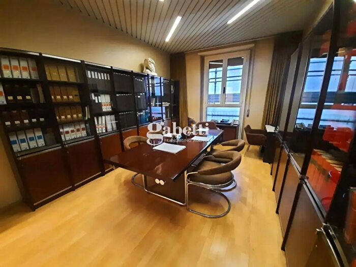 Appartamento con 5 locali in vendita in Via Guglielmo Marconi, Bologna