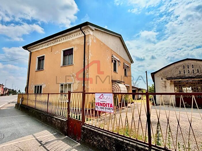 Casa con 12 locali in vendita in Sorga