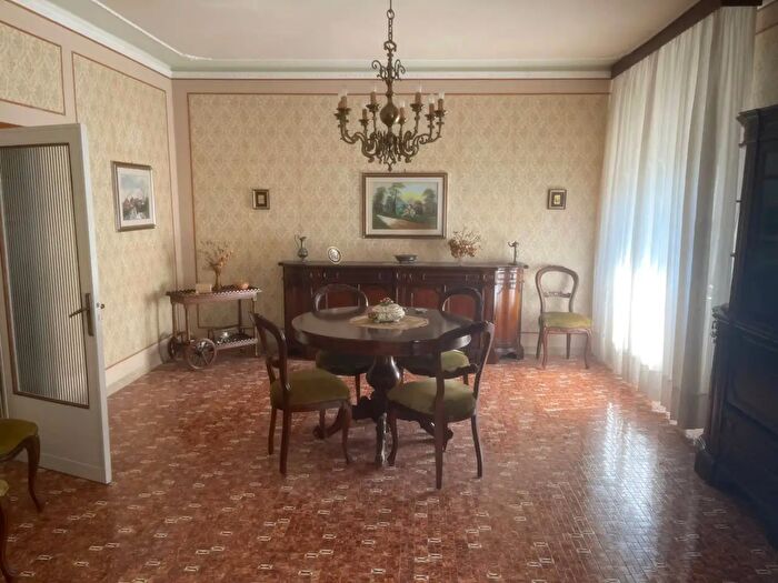 Appartamento con 11 locali in vendita in Via San Carlo, Arcevia