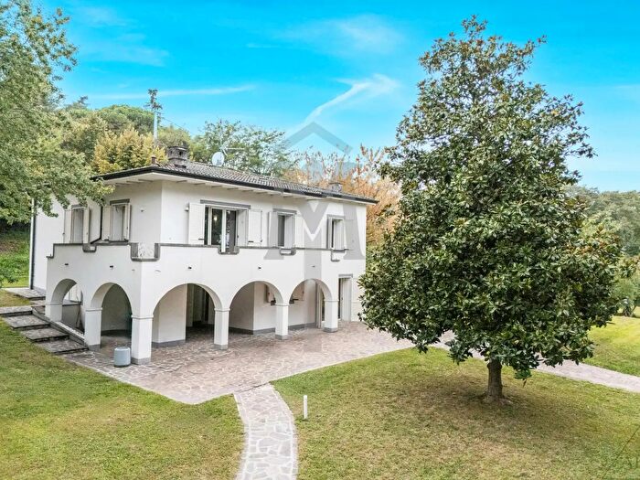Casa con 8 locali in vendita in Via Alesandrini, Quattro Castella