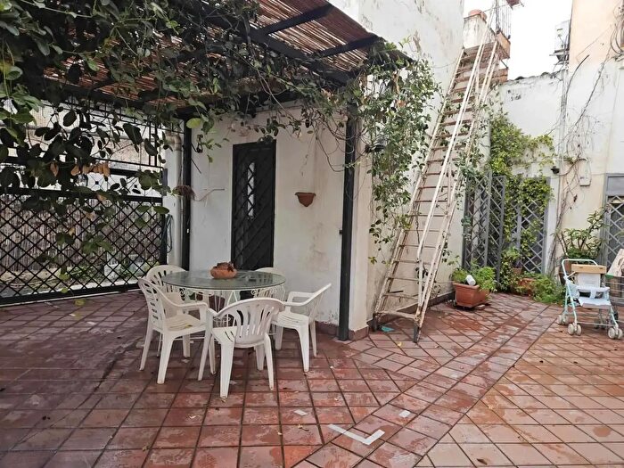 Casa trilocale in vendita in Catania
