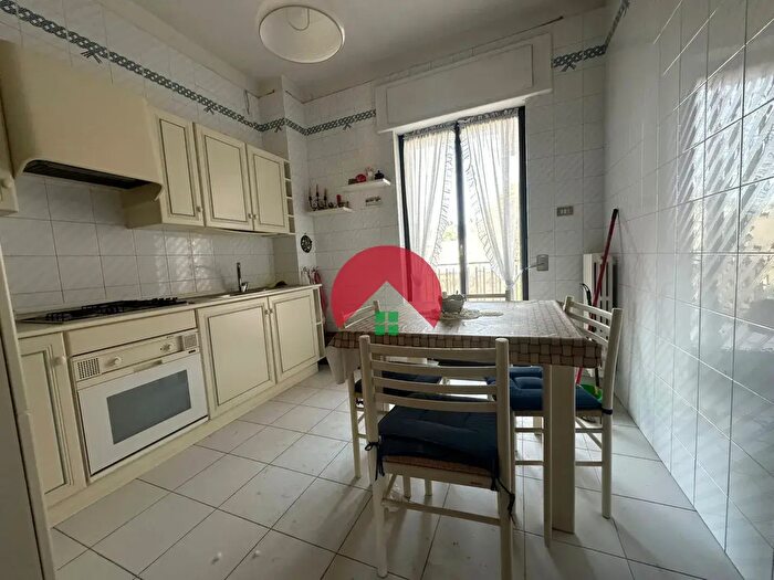 Appartamento con 6 locali in vendita in Via Nazionale, Matera