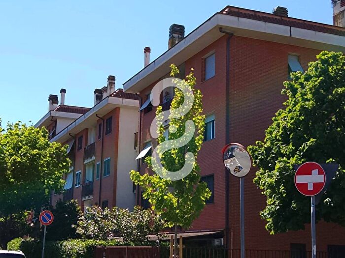 Appartamento trilocale in affitto in Via Evi Maltagliati, Porta di Roma, Roma