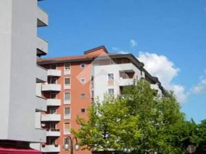 Appartamento trilocale in affitto in Via Gemelli, Opera