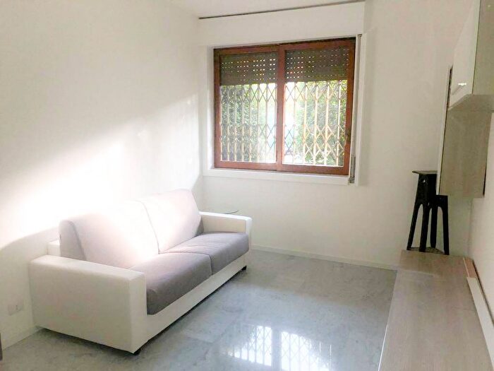 Appartamento bilocale in affitto in Via San Gregorio, Repubblica, Milano