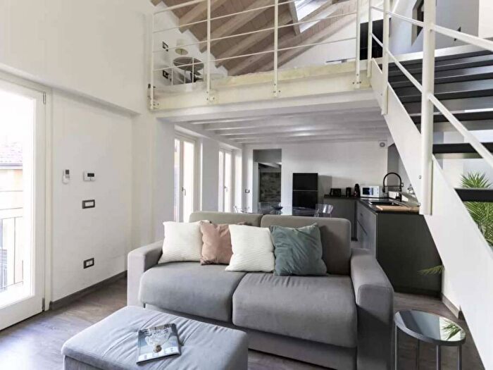 Appartamento bilocale in affitto in Via Lambertenghi, Centro Storico, Como