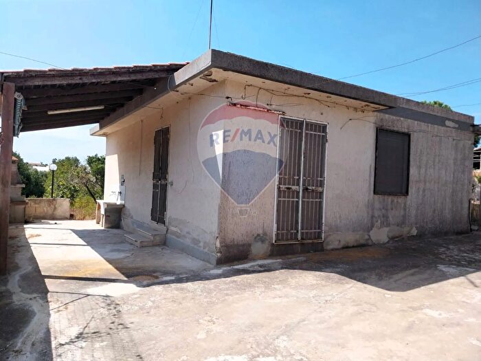 Casa con 6 locali in vendita in Via Augusteo, Ispica