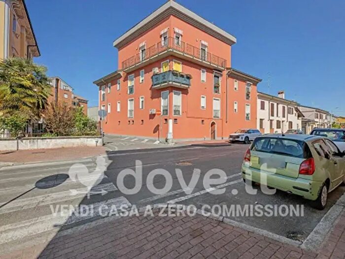 Appartamento bilocale in vendita in Via della Liberazione, Trecate