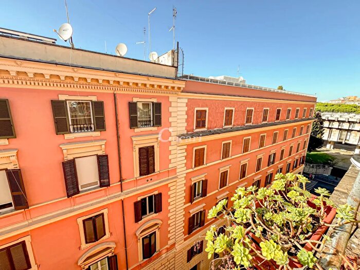 Appartamento trilocale in affitto in Via Bezecca, Roma