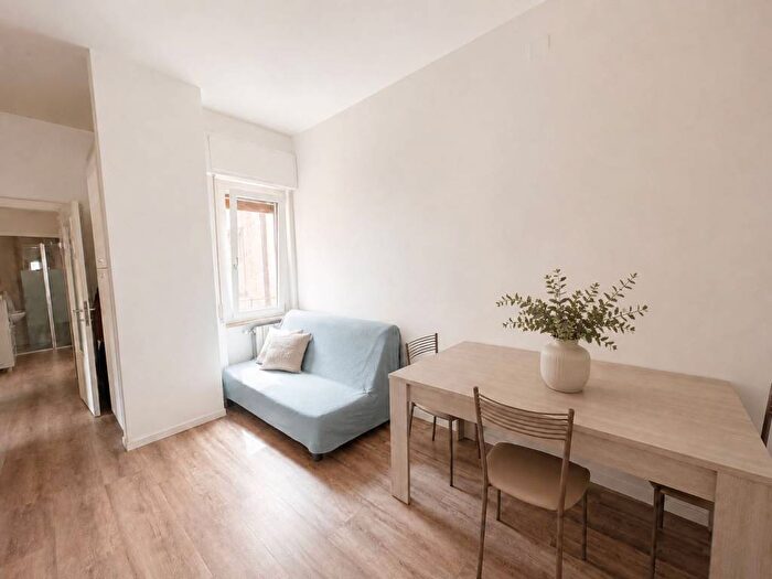 Appartamento quadrilocale in affitto in Via Cantarane, Veronetta, Verona