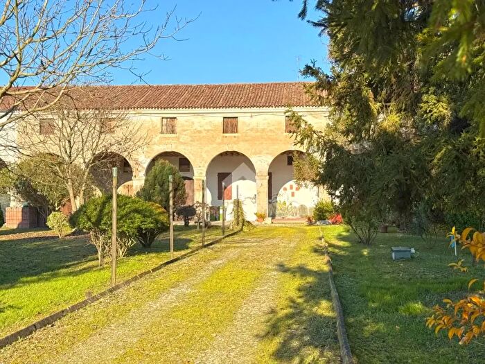 Casa con 8 locali in vendita in Via Alberese, Piazzola Sul Brenta