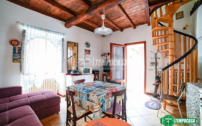 Casa bilocale in vendita in Via per Circonvallazione Vezzo, Gignese