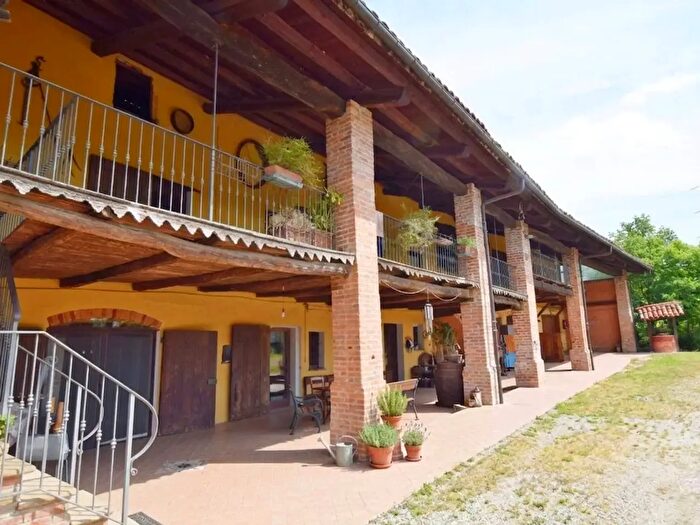 Casa con 5 locali in vendita in Strada dei Pignolli, Mondovi'