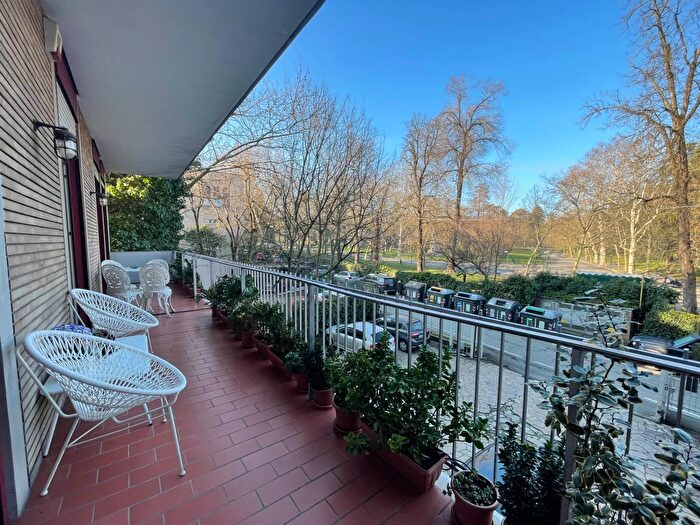 Appartamento con 11 locali in vendita in Giardini Margherita, Bologna