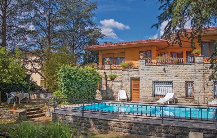 Casa con 11 locali in vendita in Vicchio