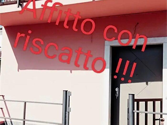Casa trilocale in vendita in Luni