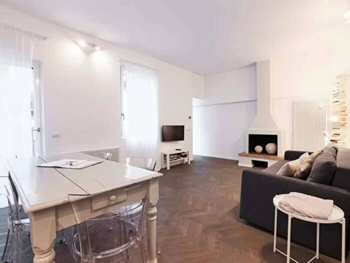 Appartamento trilocale in affitto in Corso Genova, Milano