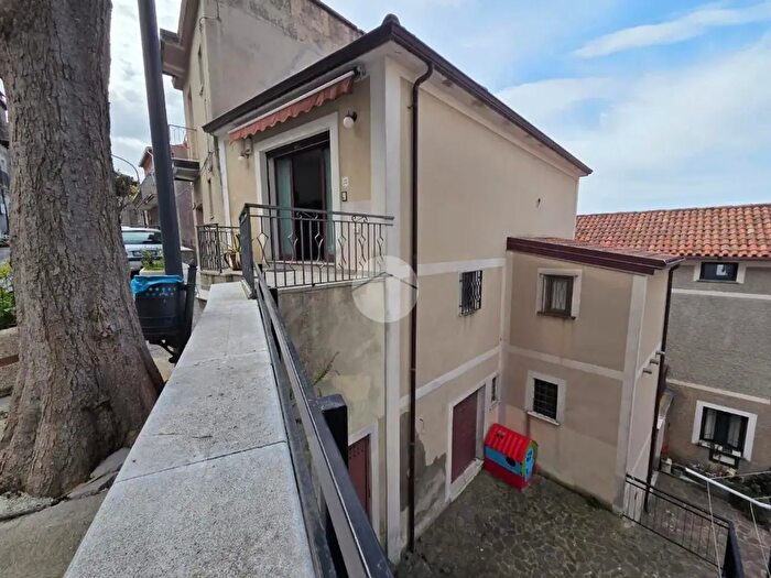 Appartamento con 6 locali in vendita in Via Mazzini, Santa Domenica Talao