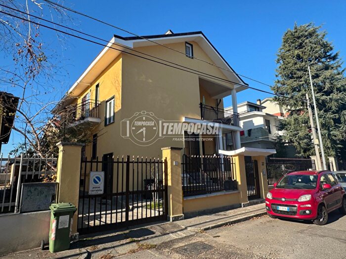 Appartamento con 5 locali in vendita in Via Almese, Collegno