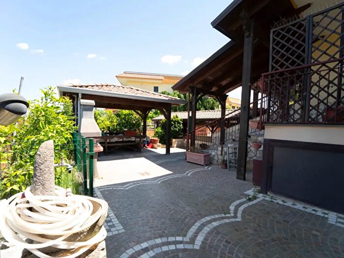 Casa con 8 locali in vendita in Via Vicinale Masseria Canosa, Giugliano In Campania