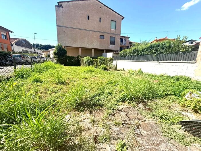 Casa con 5 locali in vendita in Viale Giacomo Matteotti, Capraia E Limite