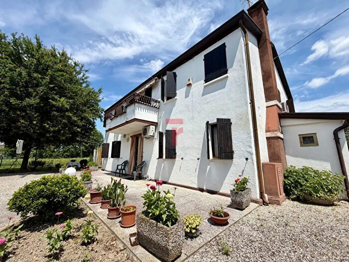 Casa con 6 locali in vendita in Via Damiano Chiesa, Cadoneghe