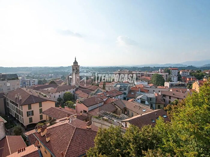 Appartamento trilocale in affitto in Via Antonio Cimarosa, Cantu'