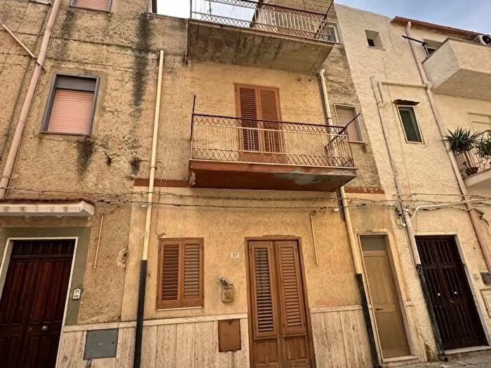 Casa con 5 locali in vendita in Via Padova, Ribera