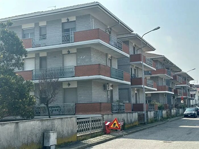 Appartamento trilocale in affitto in Via Mascagni, Cerano