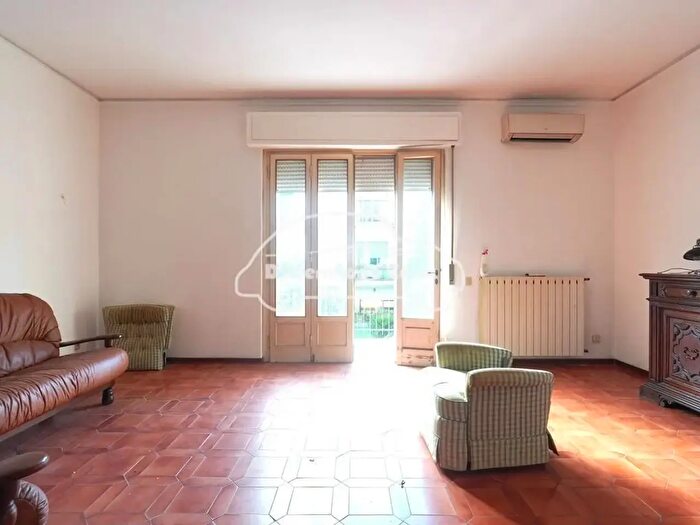 Appartamento con 5 locali in vendita in Lucca
