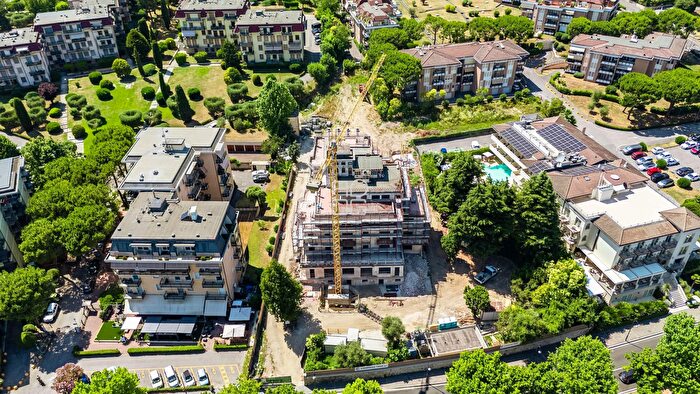 Appartamento trilocale in vendita in Via Lungolago C Battisti, Desenzano Del Garda