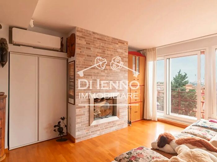 Appartamento con 5 locali in vendita in Via Cassia, Roma